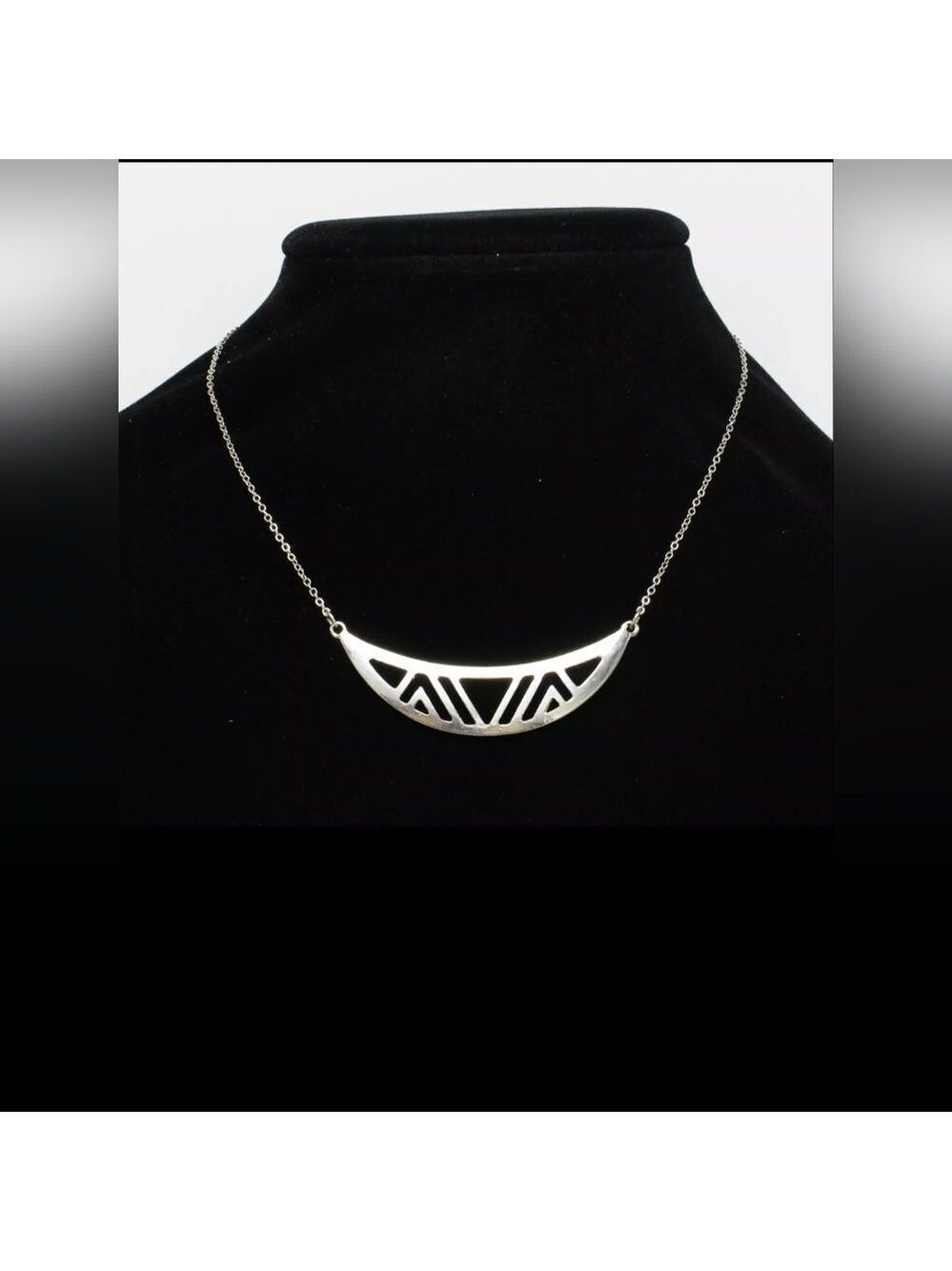 Silver Tone Pendant Necklace by Urban Outfitters UK NWT 16"+3"